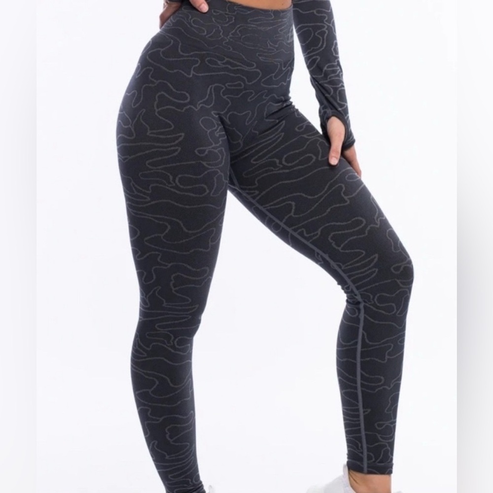Echt Arise Camo Leggings, size medium - Picture 1 of 14